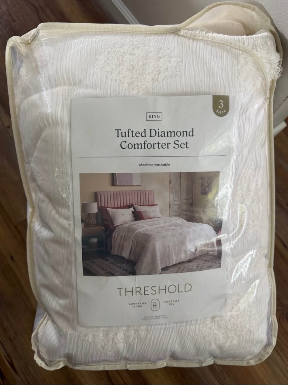 NEW Threshold Tufted Diamond Comforter Set - White